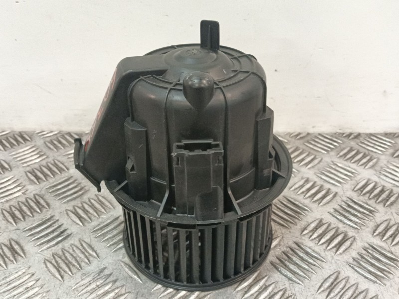 Recambio de motor calefaccion para citroën c4 cactus 1.2 vti 82 referencia OEM IAM T4054001  