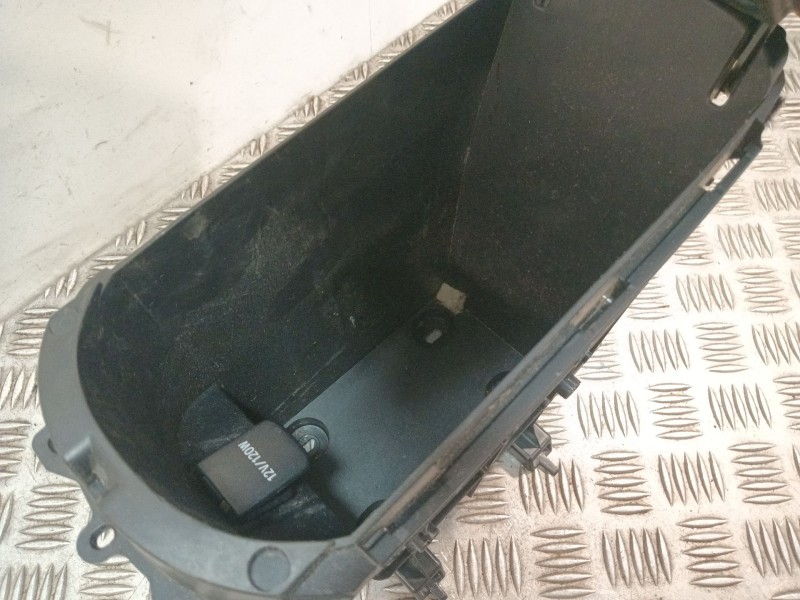 Recambio de apoyabrazos central para toyota c-hr (_x1_) 1.8 hybrid (zyx10_, zyx11_) referencia OEM IAM 58812F4010  