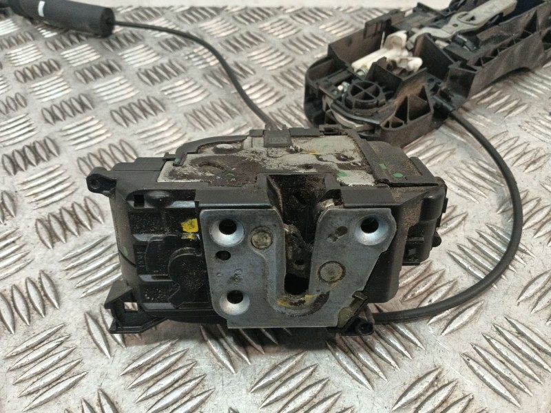 Recambio de cerradura puerta delantera derecha para renault megane iii sport tourer referencia OEM IAM 806060041R  
