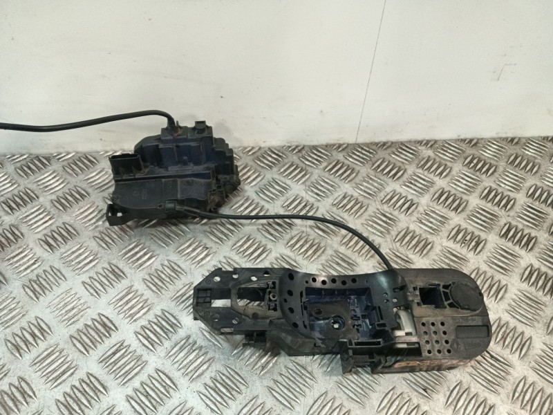 Recambio de cerradura puerta delantera izquierda para renault megane iii sport tourer referencia OEM IAM 806060041r  