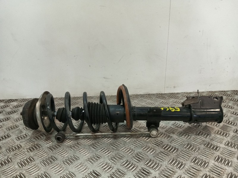 Recambio de amortiguador delantero derecho para dacia duster (hs_) 1.5 dci referencia OEM IAM 543026656R  