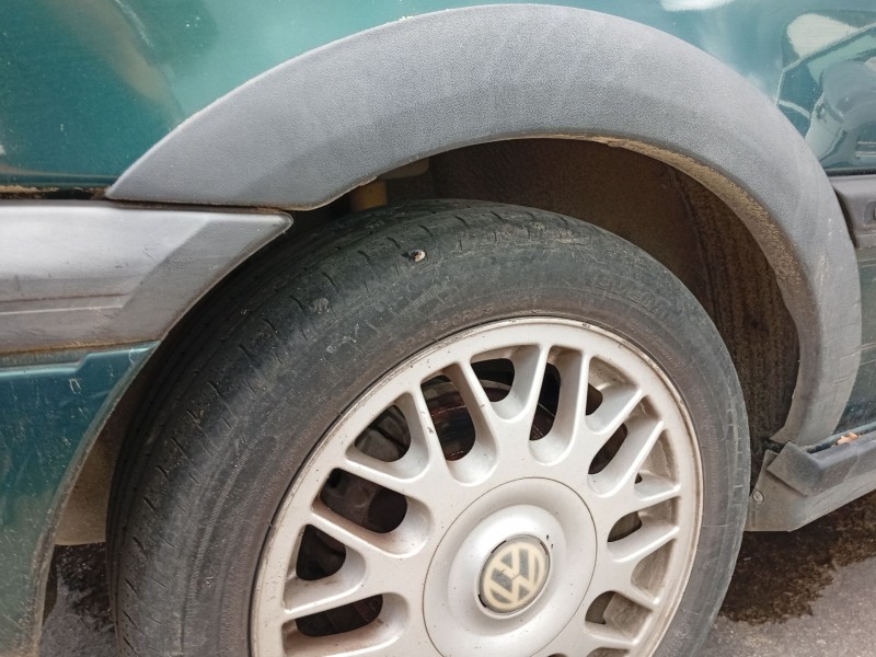 Recambio de paso de rueda trasero derecho para volkswagen golf iii (1h1) 1.9 tdi referencia OEM IAM   