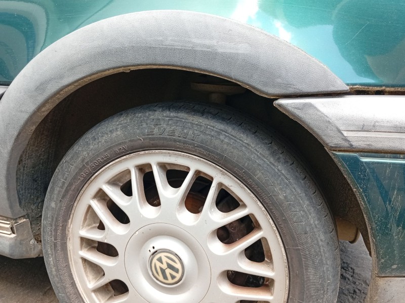 Recambio de paso de rueda trasero izquierdo para volkswagen golf iii (1h1) 1.9 tdi referencia OEM IAM   