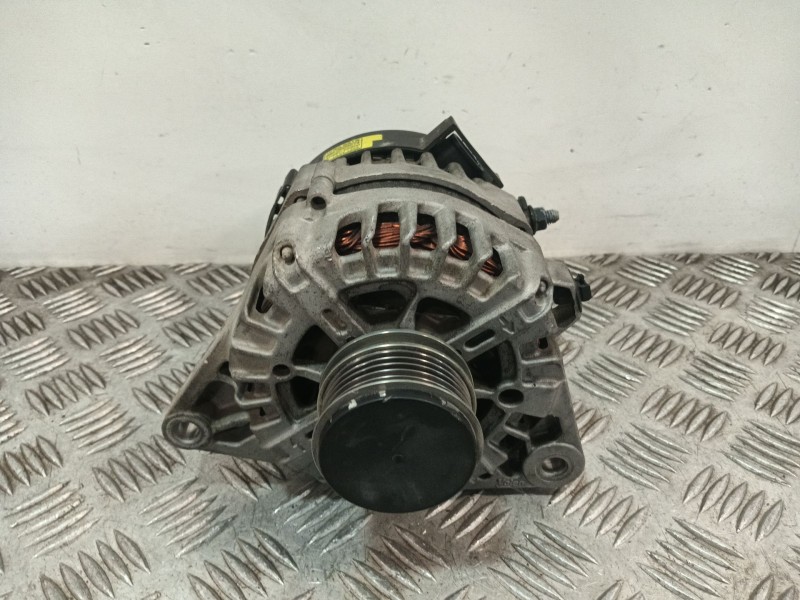 Recambio de alternador para kia carens iv 1.7 crdi referencia OEM IAM 373002A800  