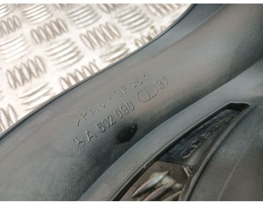 Recambio de colector admision para mercedes-benz clase m (w163) 270 cdi (163.113) referencia OEM IAM A61209037  