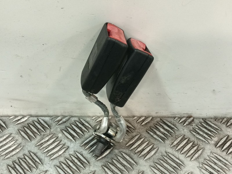 Recambio de enganche cinturon trasero izquierdo para seat leon (1p1) 1.9 tdi referencia OEM IAM 1K0857739H  