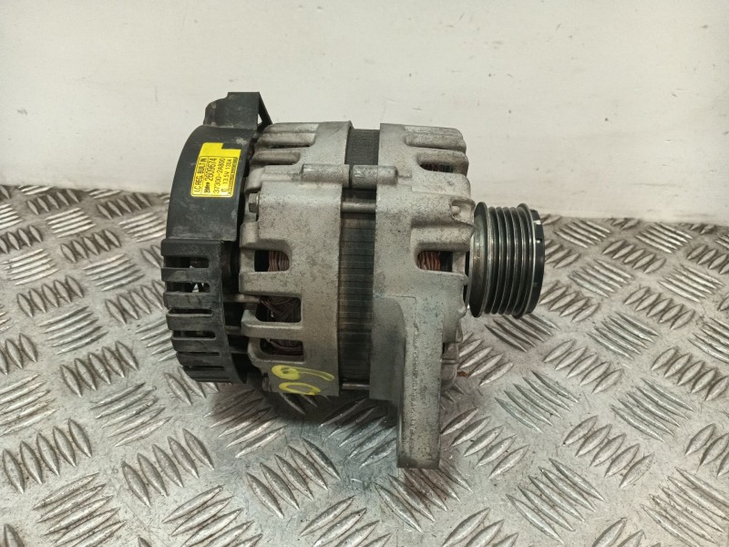 Recambio de alternador para kia carens iv 1.7 crdi referencia OEM IAM 373002A800  