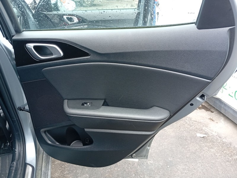 Recambio de mando elevalunas trasero derecho para kia xceed (cd) 1.5 t-gdi mhev referencia OEM IAM 93581J7050  