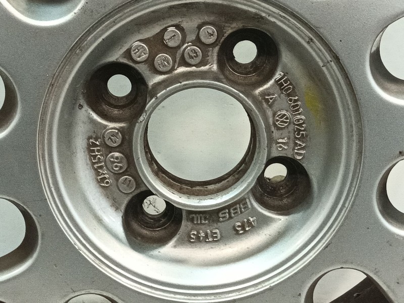 Recambio de llanta para volkswagen golf iii (1h1) 1.9 tdi referencia OEM IAM 1H0601025AD  