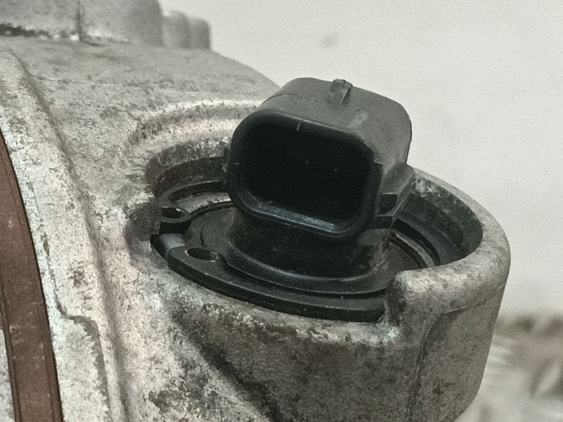 Recambio de condensador aire acondicionado para kia carens iv 1.7 crdi referencia OEM IAM F500PNBCA07  