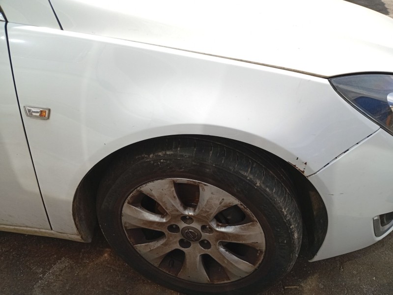 Recambio de aleta delantera derecha para opel insignia a (g09) 2.0 cdti (68) referencia OEM IAM 13277521  