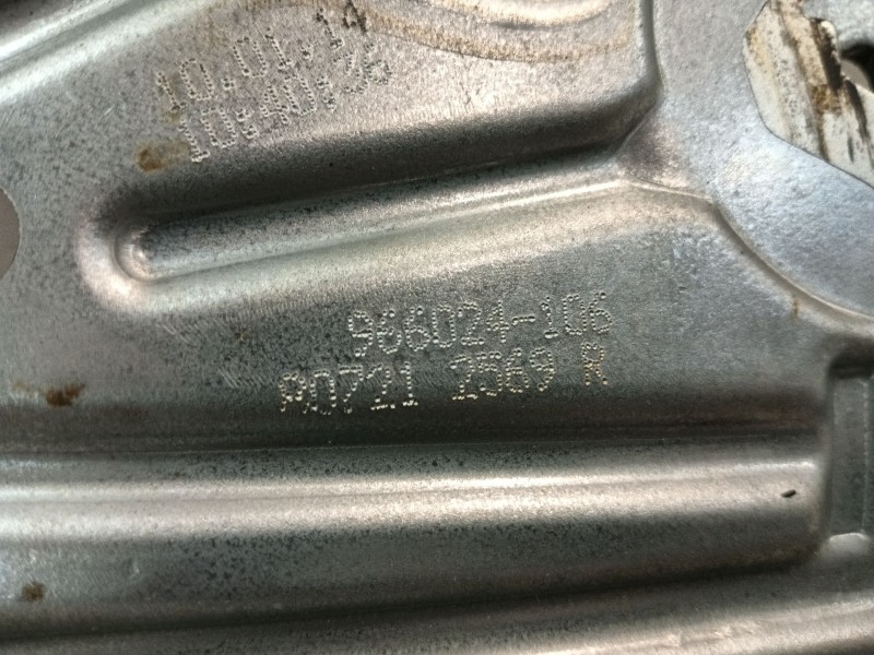 Recambio de elevalunas delantero izquierdo para renault scenic iii 1.2 16v referencia OEM IAM 966024106 807212569R 966416103