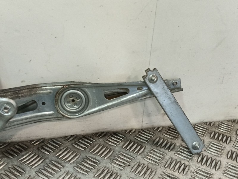 Recambio de elevalunas trasero derecho para renault scenic iii 1.2 16v referencia OEM IAM 827208148R 966415103 