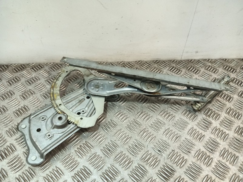 Recambio de elevalunas trasero derecho para renault scenic iii 1.2 16v referencia OEM IAM 827208148R 966415103 