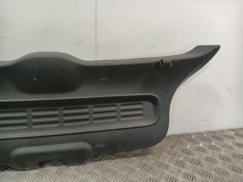 Recambio de guarnecido porton trasero para citroën c4 cactus 1.2 vti 82 referencia OEM IAM 98245496ZD  