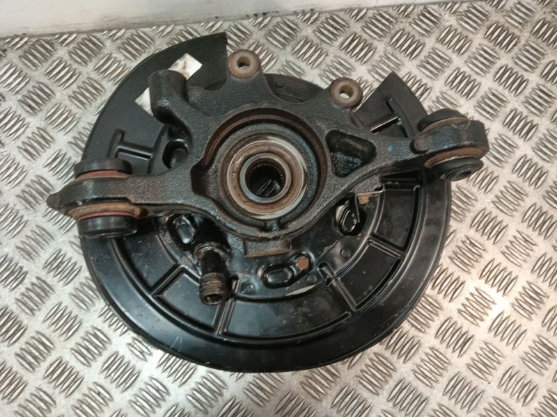 Recambio de mangueta trasera izquierda para land rover discovery iv (l319) 3.0 sdv6 4x4 referencia OEM IAM LR045825  