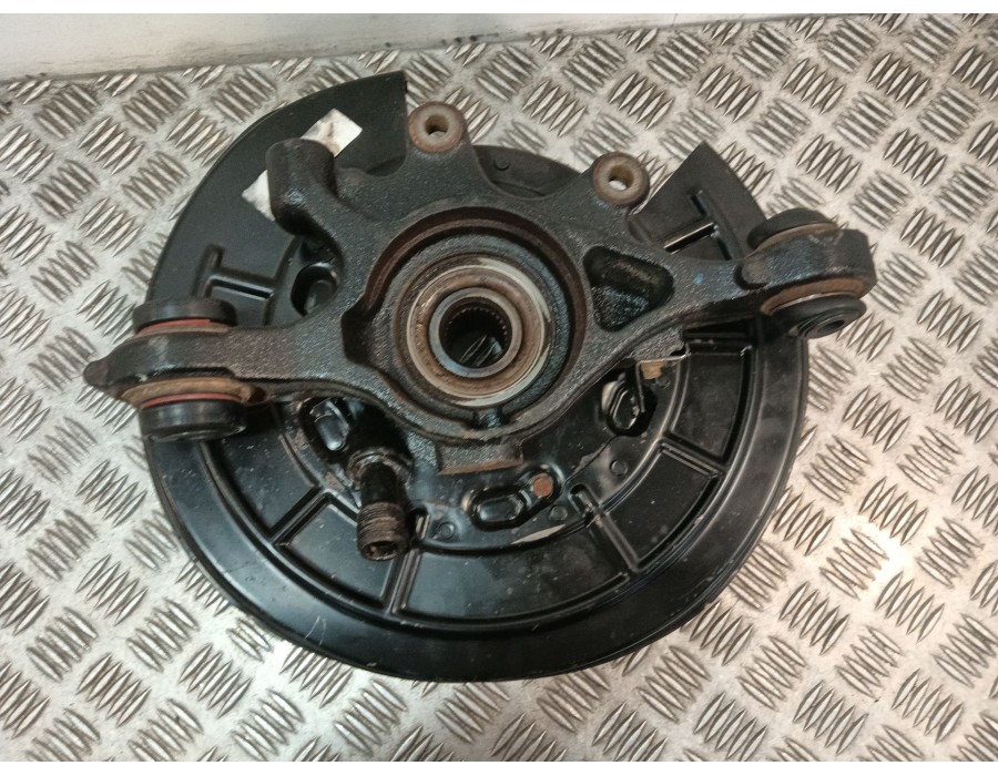 Recambio de mangueta trasera izquierda para land rover discovery iv (l319) 3.0 sdv6 4x4 referencia OEM IAM LR045825  