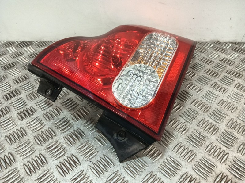 Recambio de piloto trasero derecho para ssangyong actyon 2.0 td cat referencia OEM IAM 8360231011 8360231015 