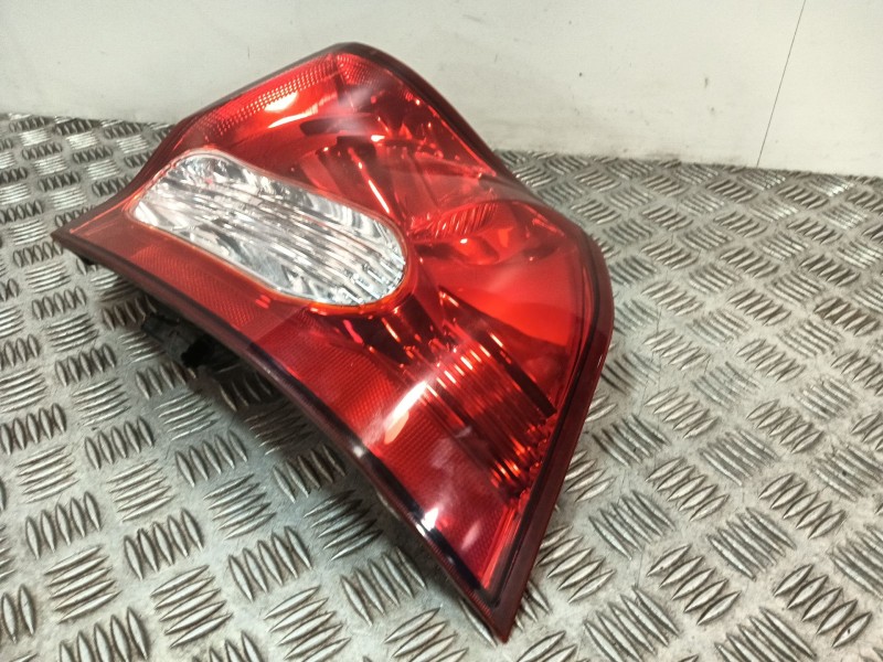 Recambio de piloto trasero derecho para ssangyong actyon 2.0 td cat referencia OEM IAM 8360231011 8360231015 