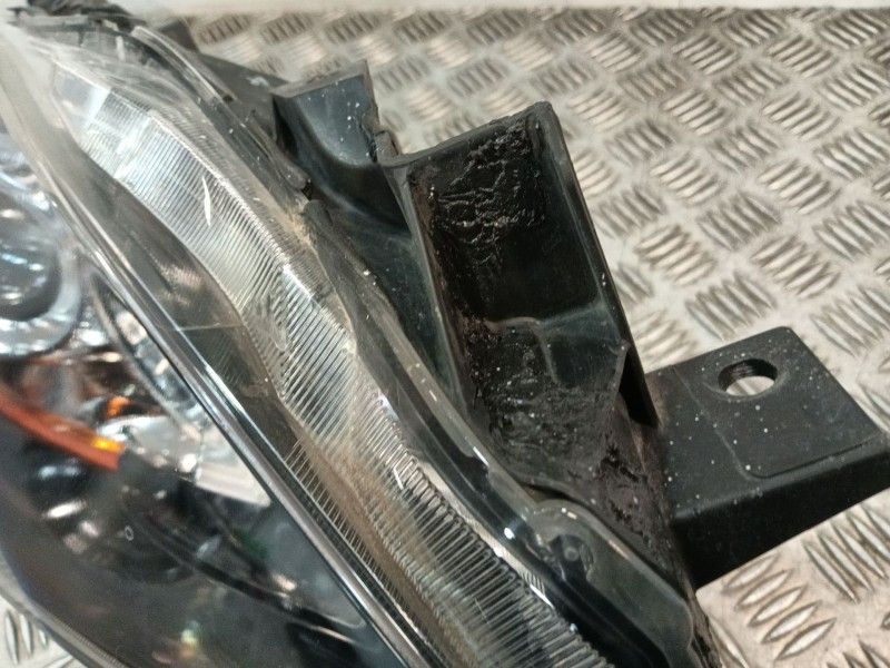 Recambio de faro derecho para mazda 3 sedán (bl) 1.6 mzr (bl12) referencia OEM IAM BBP2510K0L  