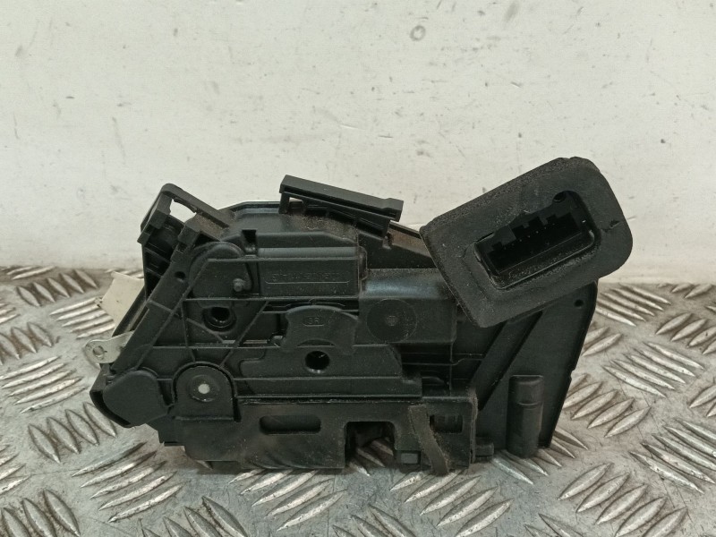 Recambio de cerradura puerta delantera derecha para skoda yeti (5l) 1.2 tsi referencia OEM IAM 5K1837016B  