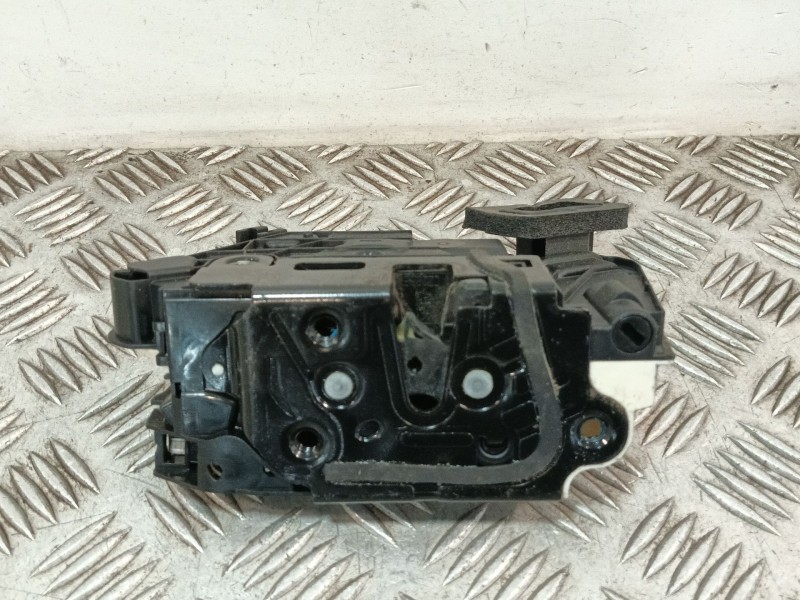 Recambio de cerradura puerta delantera derecha para skoda yeti (5l) 1.2 tsi referencia OEM IAM 5K1837016B  