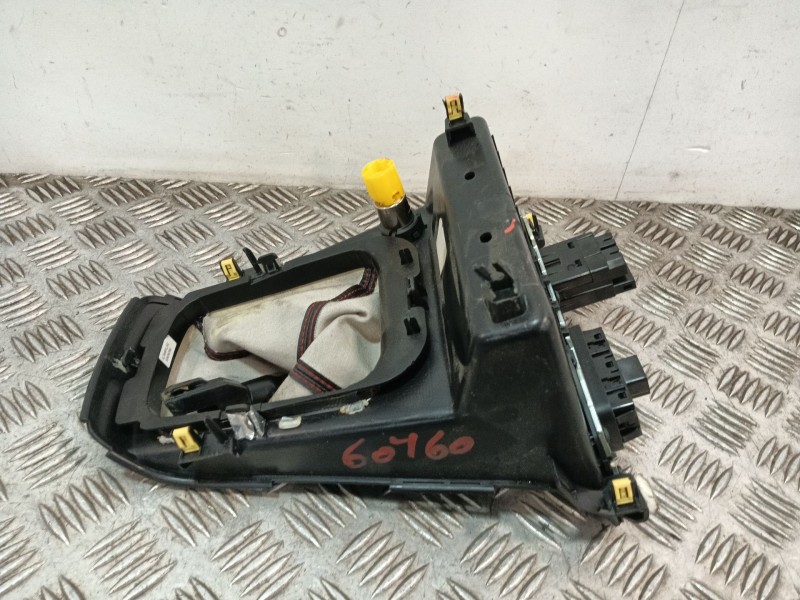 Recambio de pomo palanca cambio para ford ecosport 1.0 ecoboost referencia OEM IAM GN15A044H96  