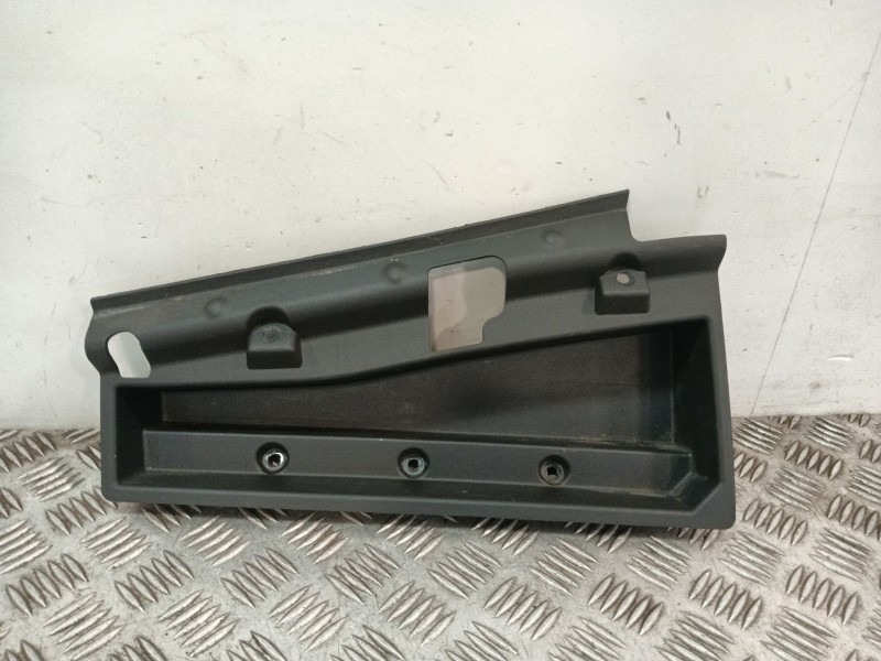 Recambio de moldura para iveco daily vi furgoneta 35s18, 35c18, 40c18, 50c18, 60c18, 65c18, 70c18 referencia OEM IAM 5801597902 