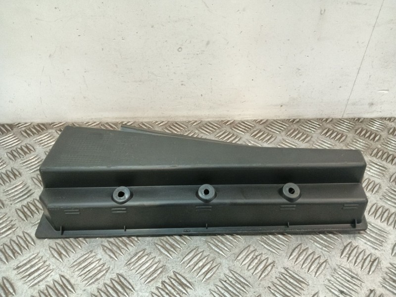 Recambio de moldura para iveco daily vi furgoneta 35s18, 35c18, 40c18, 50c18, 60c18, 65c18, 70c18 referencia OEM IAM 5801597902 