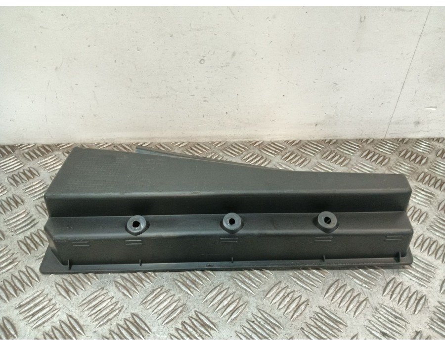 Recambio de moldura para iveco daily vi furgoneta 35s18, 35c18, 40c18, 50c18, 60c18, 65c18, 70c18 referencia OEM IAM 5801597902 