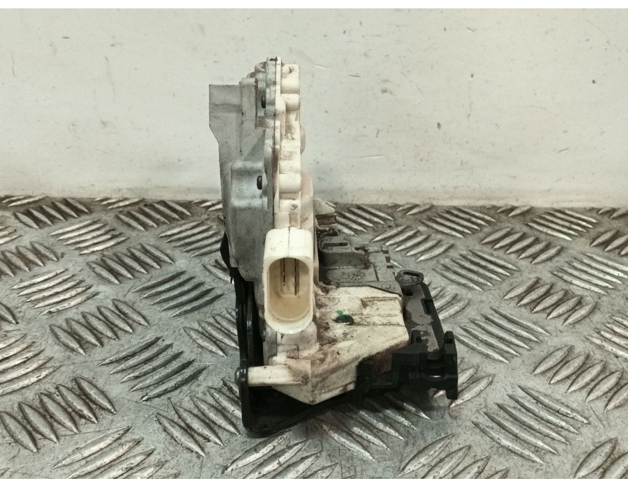 Recambio de cerradura puerta delantera izquierda para volkswagen passat b6 (3c2) 2.0 tdi 16v referencia OEM IAM 3C1837015B  
