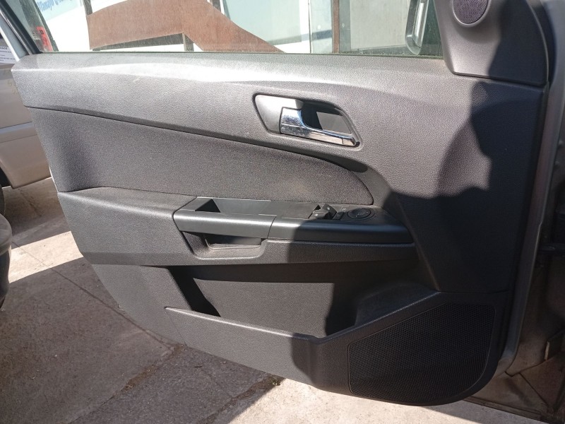Recambio de guarnecido puerta delantera izquierda para opel astra h (a04) 1.6 (l48) referencia OEM IAM 13153881  