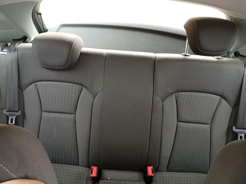 Recambio de asientos traseros para audi a1 (8x1, 8xk) 1.6 tdi referencia OEM IAM 8XF885405B  