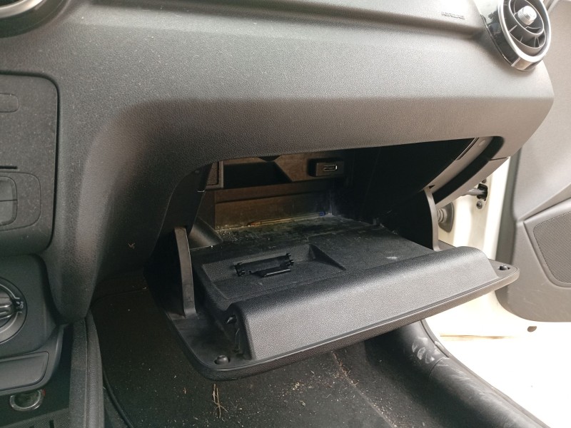 Recambio de guantera para audi a1 (8x1, 8xk) 1.6 tdi referencia OEM IAM 8X1857035B  