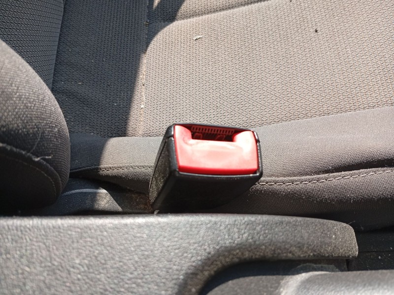 Recambio de enganche cinturon delantero izquierdo para seat leon (1p1) 1.4 tsi referencia OEM IAM 5P0857755E  