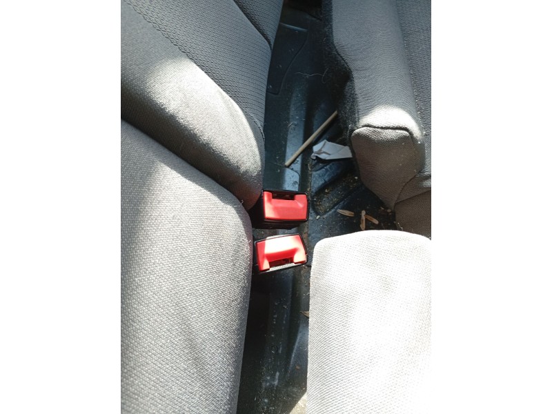 Recambio de enganche cinturon trasero izquierdo para seat leon (1p1) 1.4 tsi referencia OEM IAM 1K0857739H  