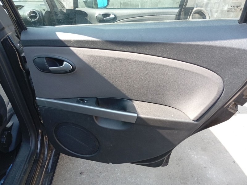 Recambio de guarnecido puerta trasera derecha para seat leon (1p1) 1.4 tsi referencia OEM IAM 1P0867212A  
