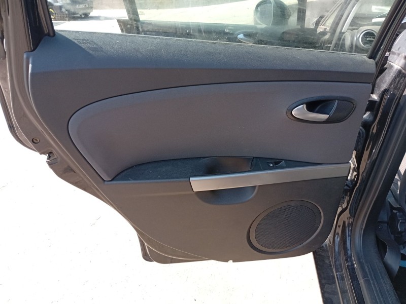 Recambio de guarnecido puerta trasera izquierda para seat leon (1p1) 1.4 tsi referencia OEM IAM 1P0867211  