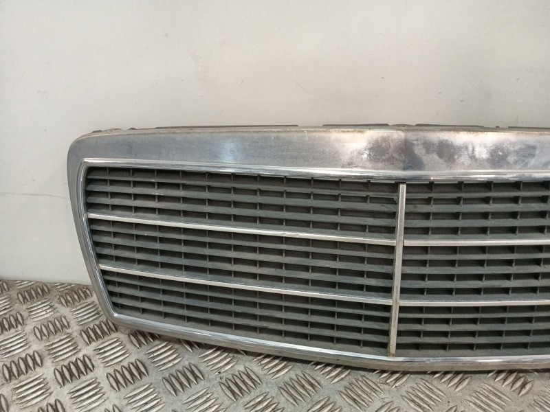 Recambio de rejilla delantera para mercedes-benz clase e (w210) e 280 (210.053) referencia OEM IAM 2108880023  