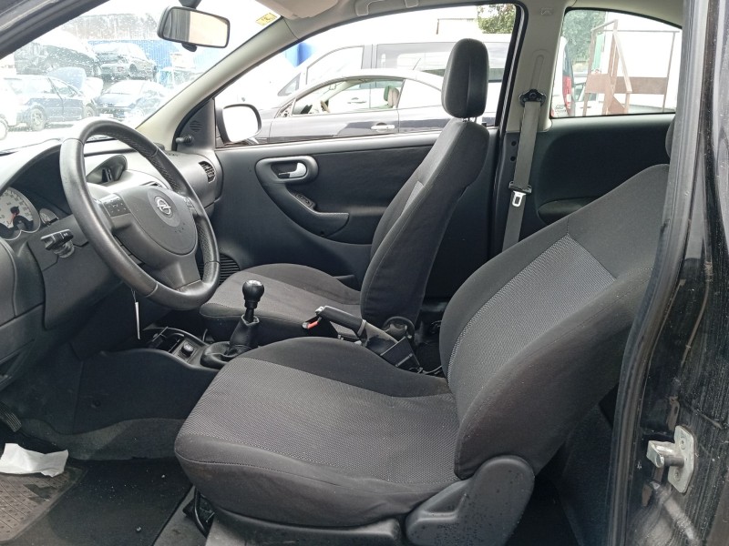 opel corsa c (x01) del año 2005