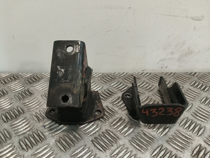 Recambio de soporte motor para mitsubishi pajero 2.5d referencia OEM IAM MB007023  