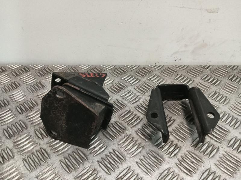 Recambio de soporte motor para mitsubishi pajero 2.5d referencia OEM IAM MB007023  