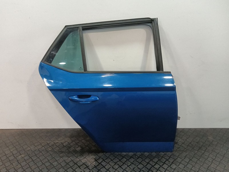 Recambio de puerta trasera derecha para skoda fabia iii (nj3) 1.0 tsi referencia OEM IAM 6V9833056A  