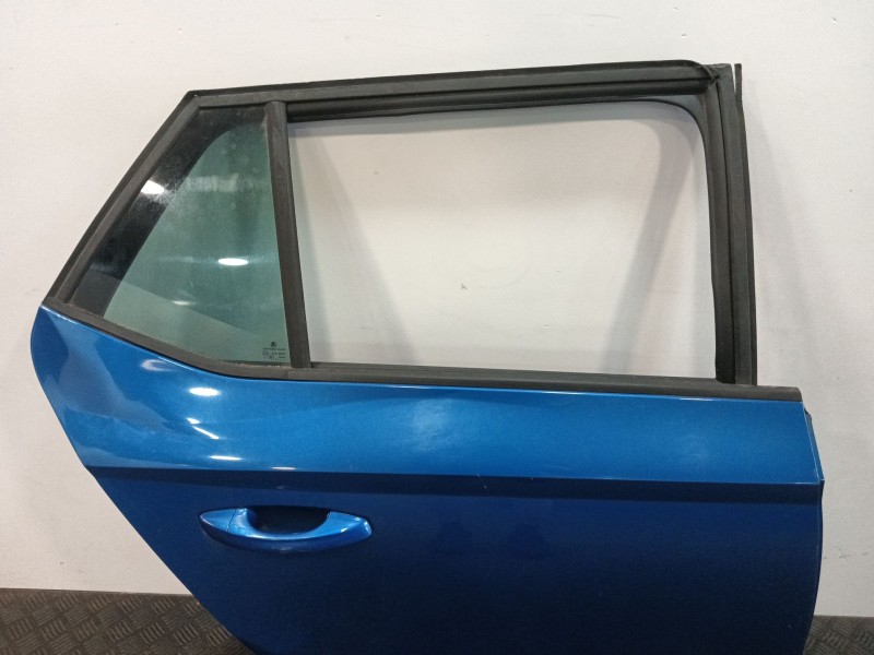 Recambio de puerta trasera derecha para skoda fabia iii (nj3) 1.0 tsi referencia OEM IAM 6V9833056A  