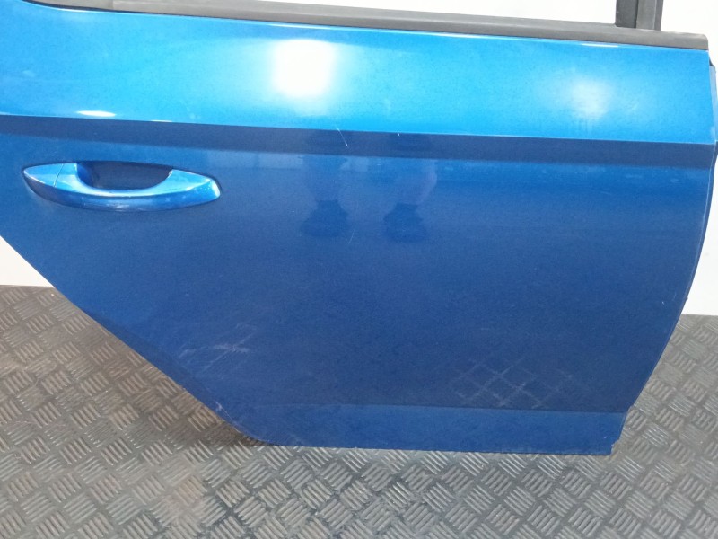 Recambio de puerta trasera derecha para skoda fabia iii (nj3) 1.0 tsi referencia OEM IAM 6V9833056A  