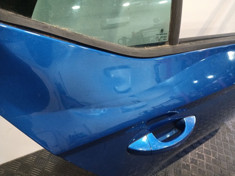 Recambio de puerta trasera derecha para skoda fabia iii (nj3) 1.0 tsi referencia OEM IAM 6V9833056A  