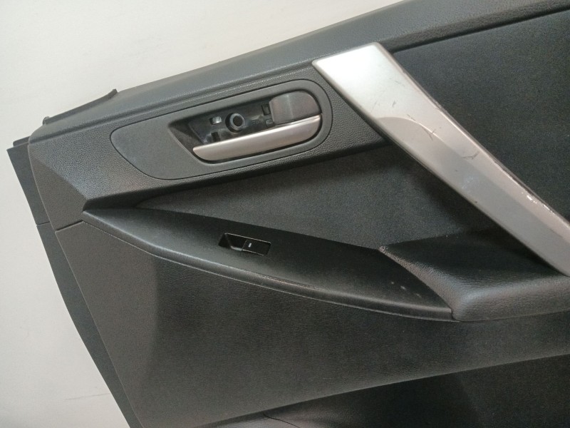 Recambio de guarnecido puerta delantera derecha para mazda 3 lim. (bl) referencia OEM IAM BBM468420 BBP3684U2 