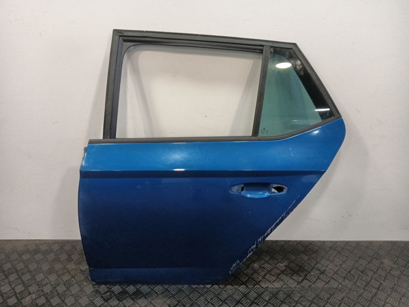 Recambio de puerta trasera izquierda para skoda fabia iii (nj3) 1.0 tsi referencia OEM IAM 6V6833055A  