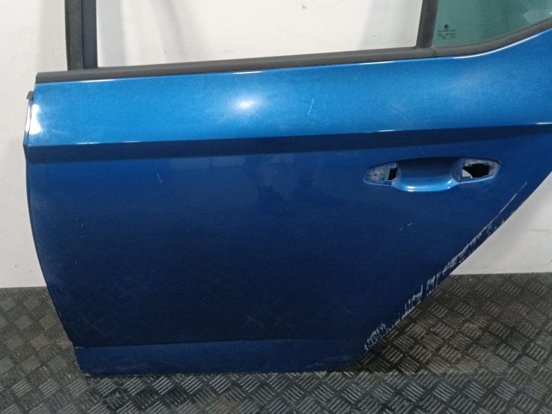 Recambio de puerta trasera izquierda para skoda fabia iii (nj3) 1.0 tsi referencia OEM IAM 6V6833055A  