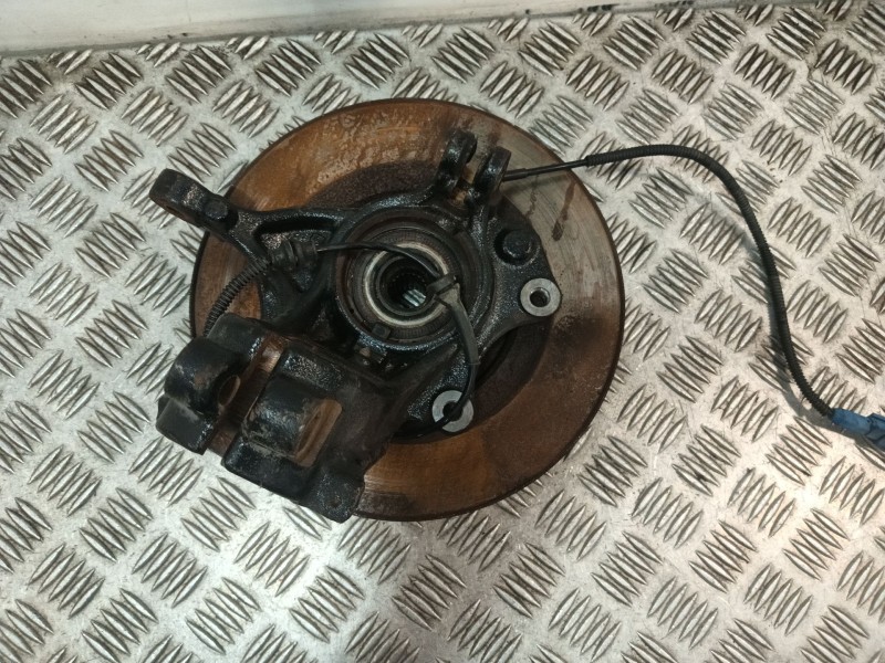 Recambio de mangueta delantera derecha para citroën c4 cactus 1.2 vti 82 referencia OEM IAM 1607557580  